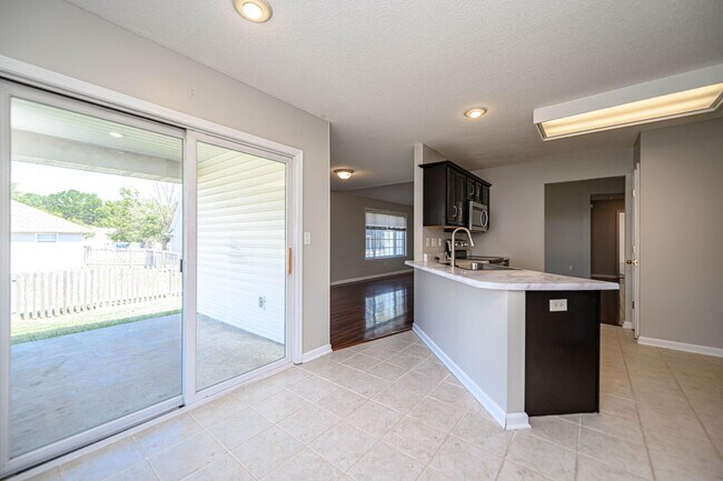 Building Photo - 709 Campusview Dr