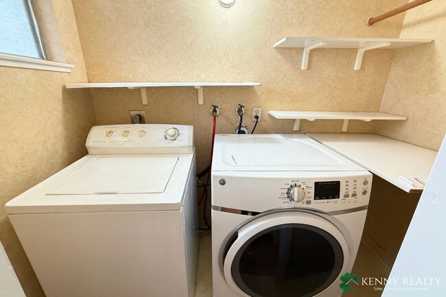 Building Photo - Spacious 4 Bedroom Home in San Mateo Hills with Dual Primary Suites