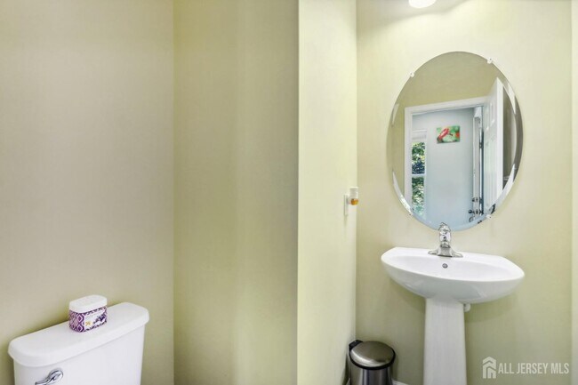 Building Photo - 206 Shields Ct