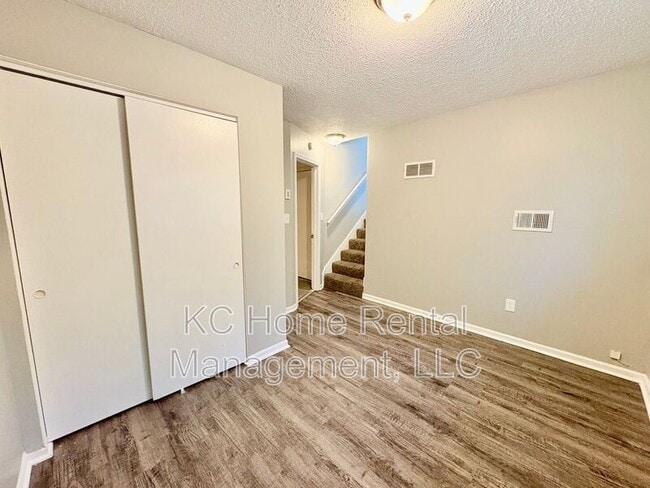 Building Photo - 513 N Troost St