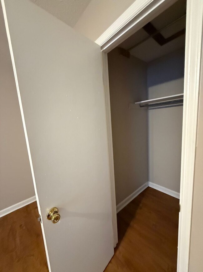 Building Photo - 110/112 Jockey Club Dr