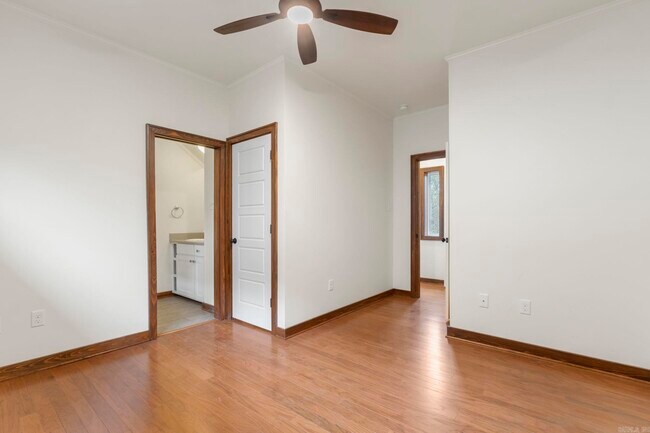 Building Photo - 315 N Summit St