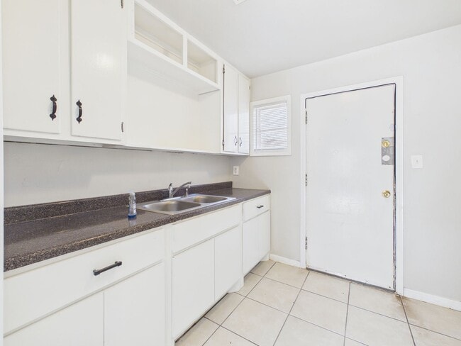 Building Photo - 3004 Westhaven Dr