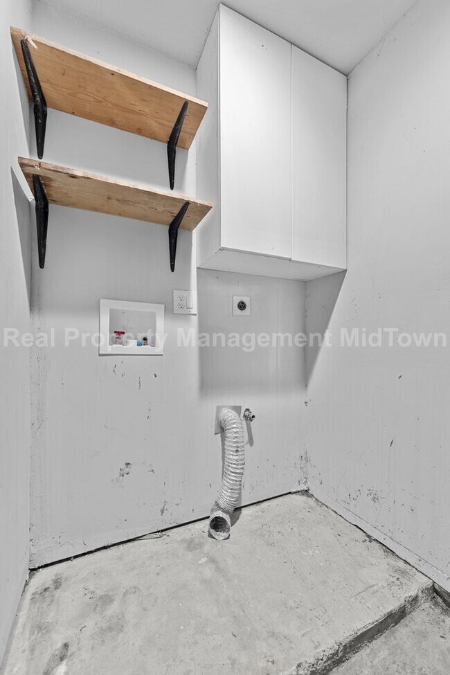 Building Photo - 2907 Ashbury Dr