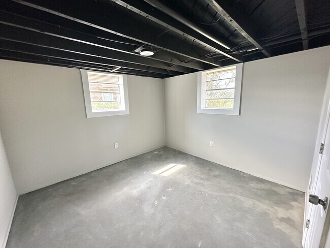 Building Photo - 7824 Rugby Ct