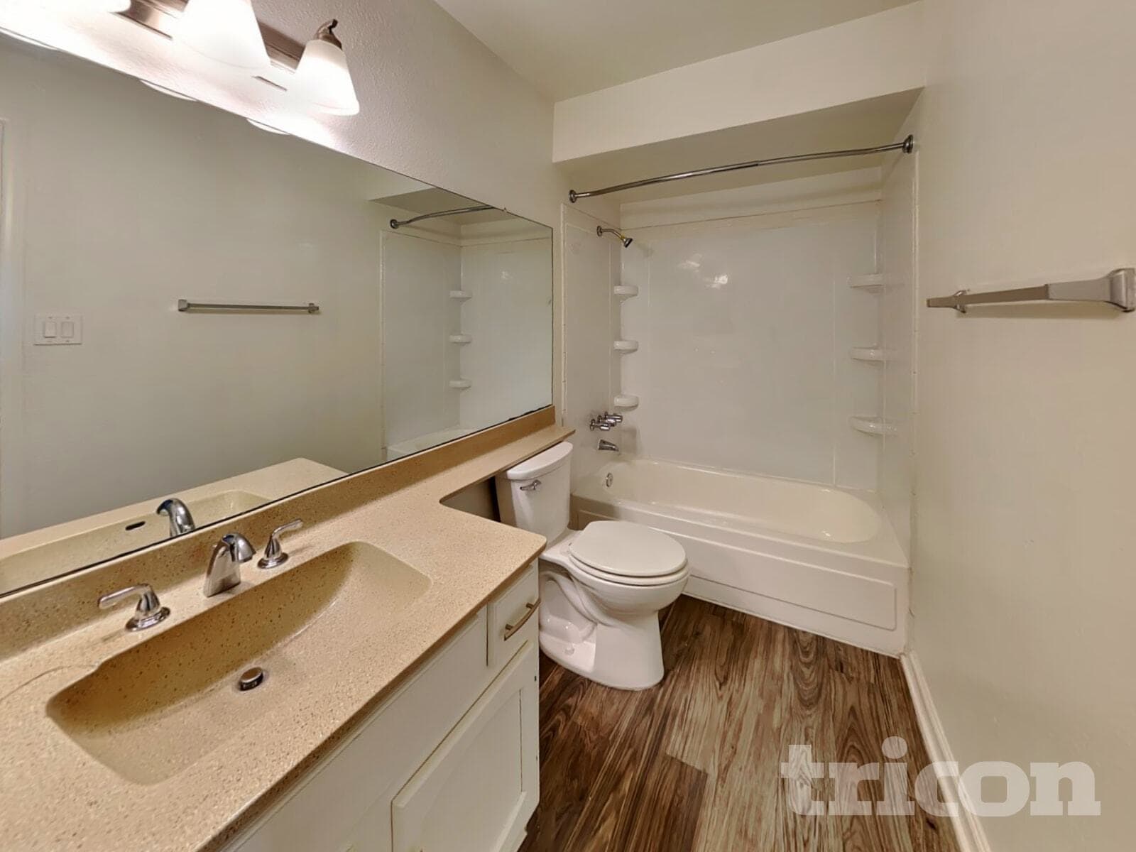 Building Photo - 4633 W Bluefield Ave