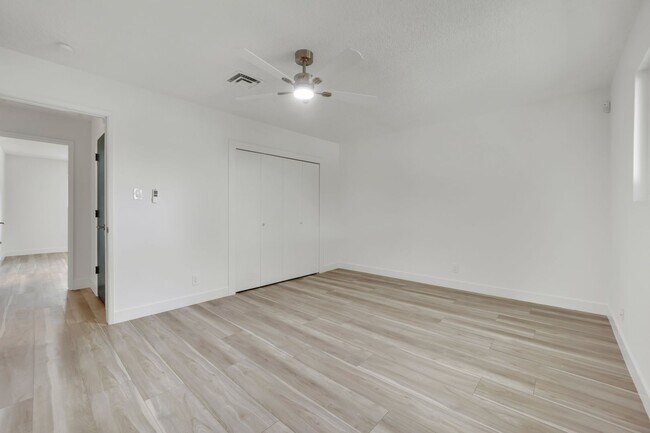 Building Photo - Mid-Century Modern Gem in Historic McNeil ...