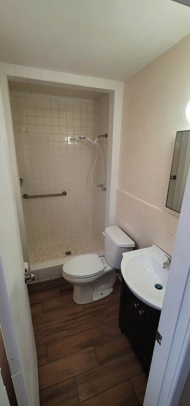 Building Photo - 4107 Lenore Dr