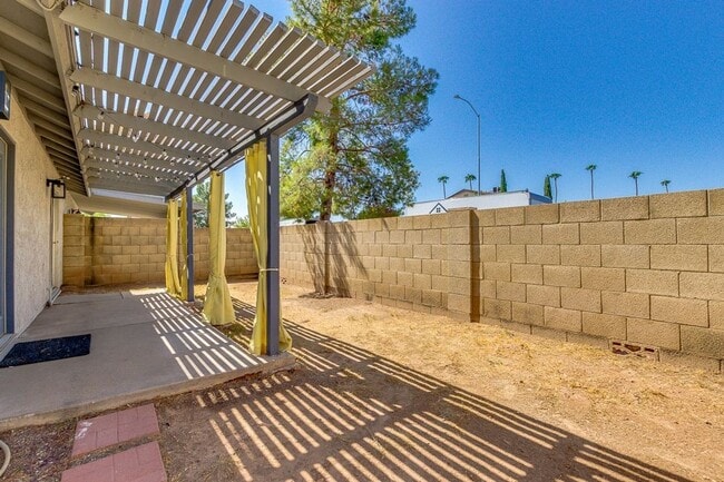 Building Photo - Modern 3 BD 2 BA Home on Mesa/Chandler/Tempe Border!