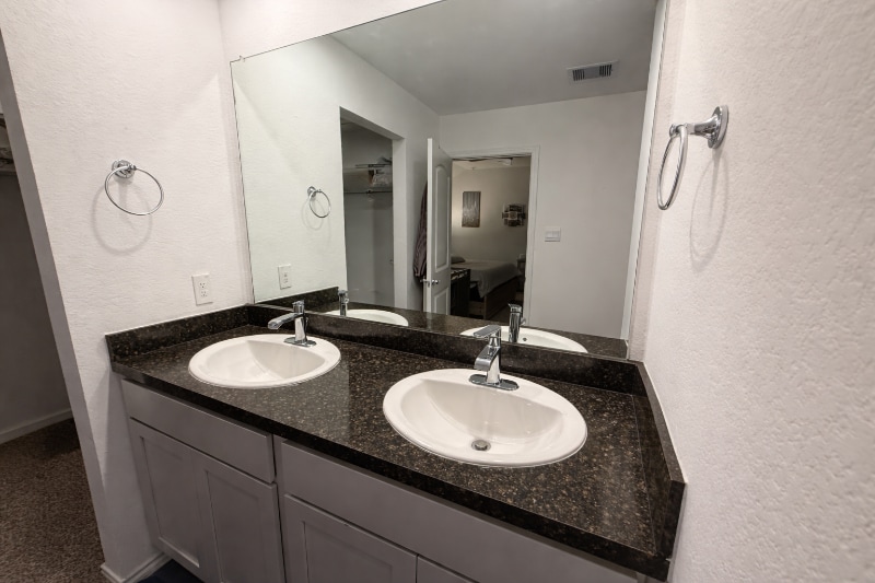 Building Photo - 5242 Rothwell Hts Dr