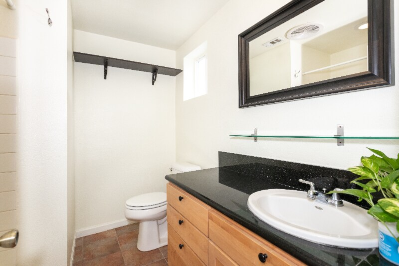 Building Photo - 326 N Naomi St