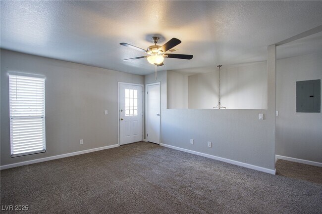 Building Photo - 3749 Carlyle Dr