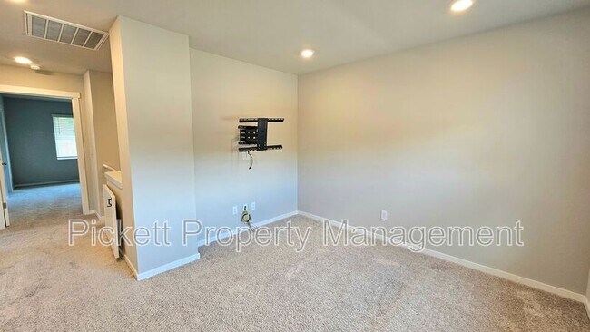 Building Photo - 6524 Yorktown Pl NE