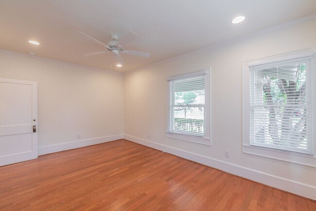 Building Photo - PRETTY HOME NORTH OF THE BRICKS in the CUL...