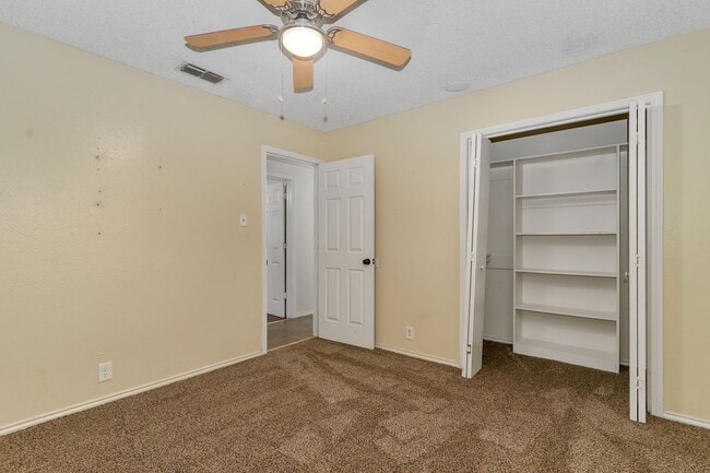 Building Photo - 1602 Spring Branch Dr