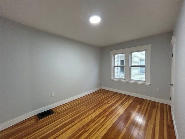 Building Photo - 52 Flynt St