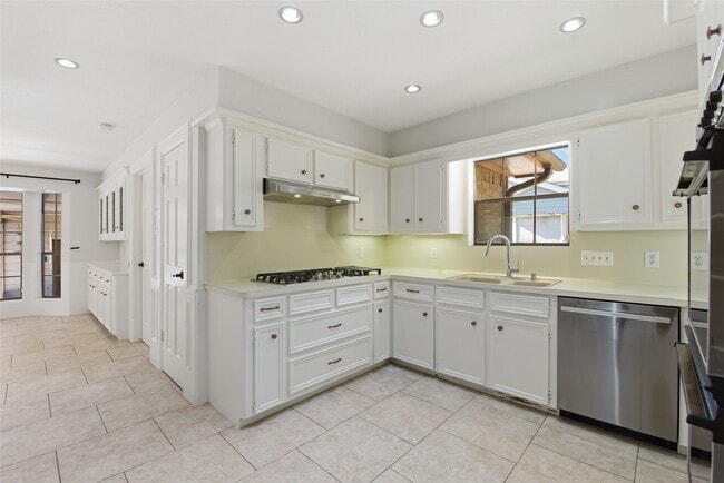 Building Photo - 3718 Wildwood Ridge Dr