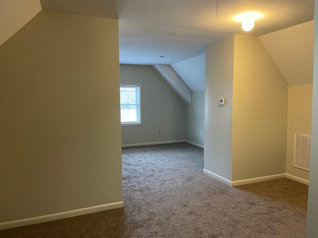 Building Photo - 212 Lexington Dr