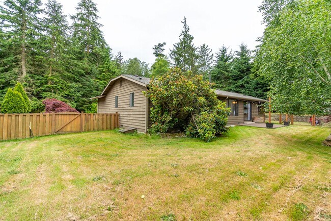 Building Photo - Cozy Home Close to Beach! Your New 3 Bed, ...