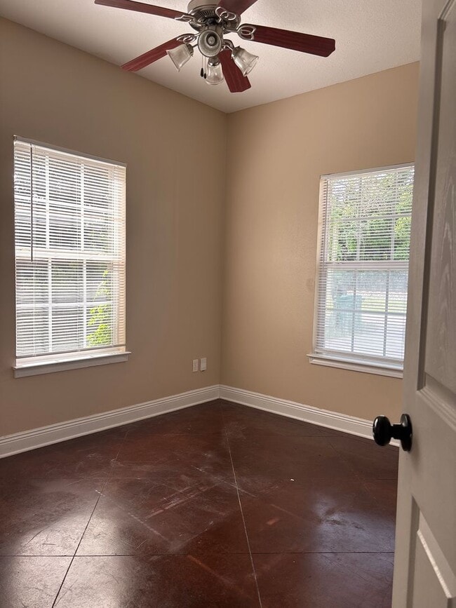 Building Photo - Charming 3-Bedroom, 2-Bathroom Duplex in Gulfport, MS