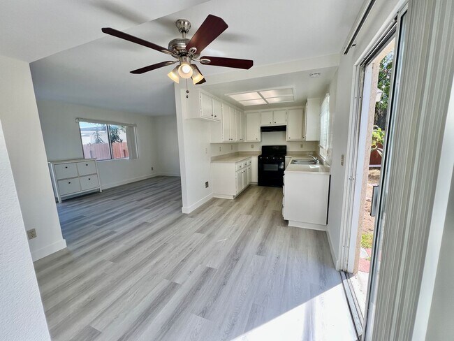 Building Photo - 702 Jay Cir