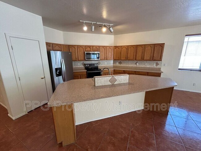 Building Photo - 12407 N 149th Dr