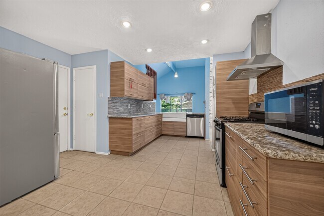 Building Photo - 12327 Fern Meadow Dr