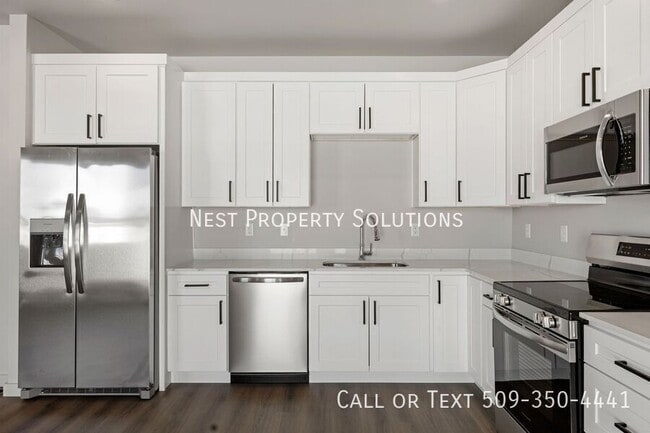 Building Photo - 370 Ivy St NE