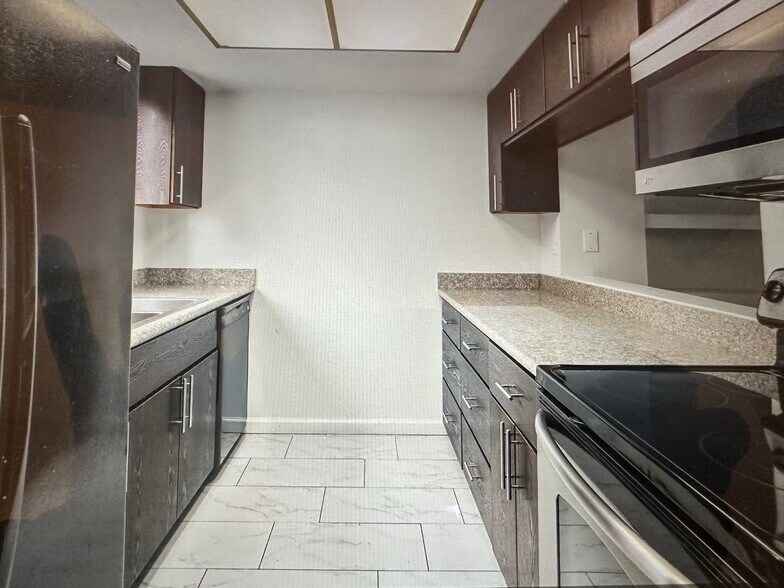 Building Photo - 2055 Sierra Rd