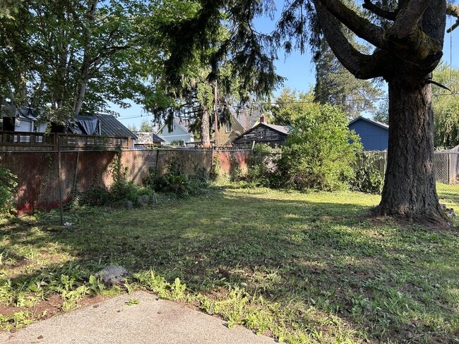 Building Photo - 1838 10th Ave SE