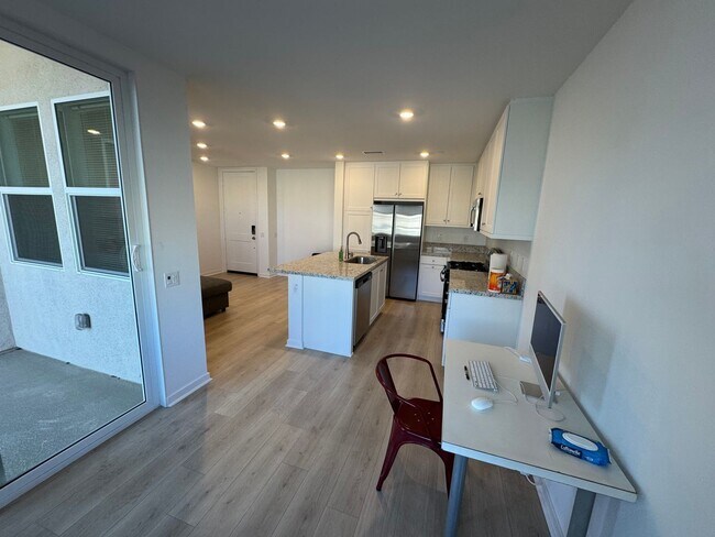 Building Photo - 4100 E Cir Paseo