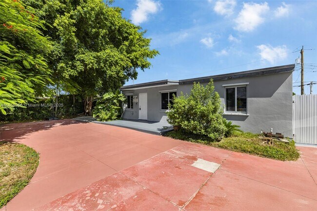 Building Photo - 10045 SW 51st Terrace
