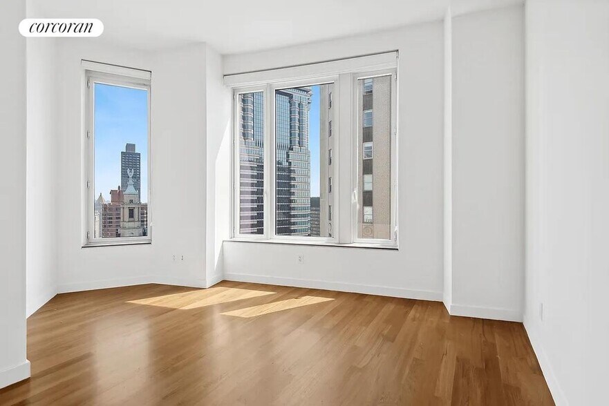 Building Photo - 15 William St