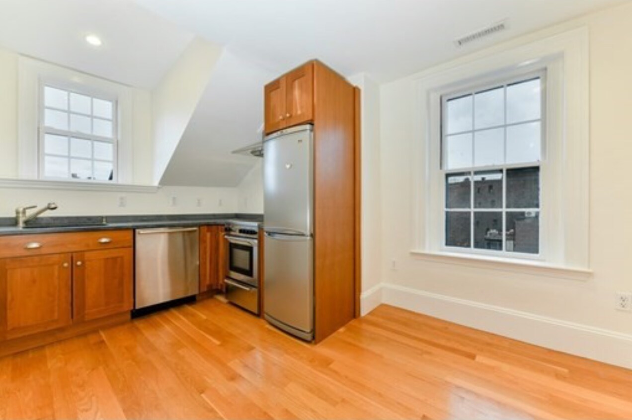 Building Photo - 48 Mount Vernon St