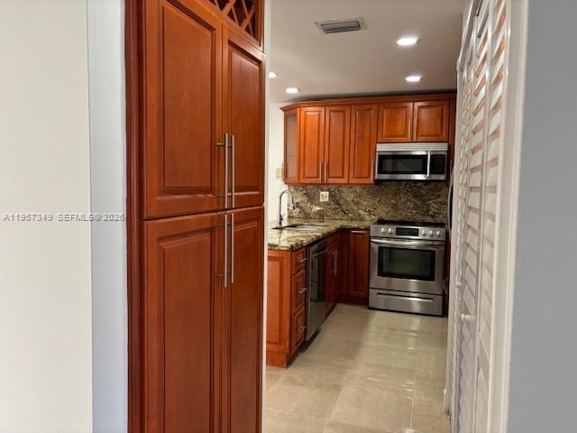 Building Photo - 9662 SW 148th Ave