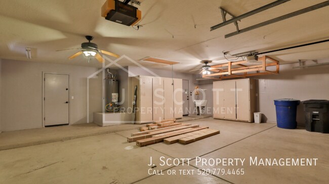 Building Photo - 836 W Aloe Pl