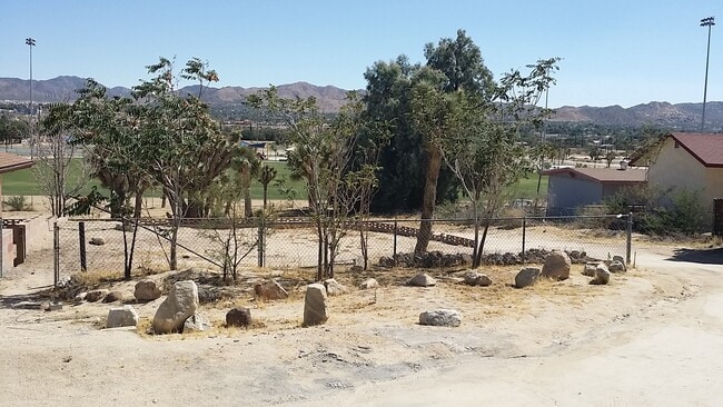 Building Photo - 56565 Sunnyslope Dr
