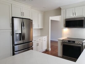 Building Photo - 34 Old East Neck Rd