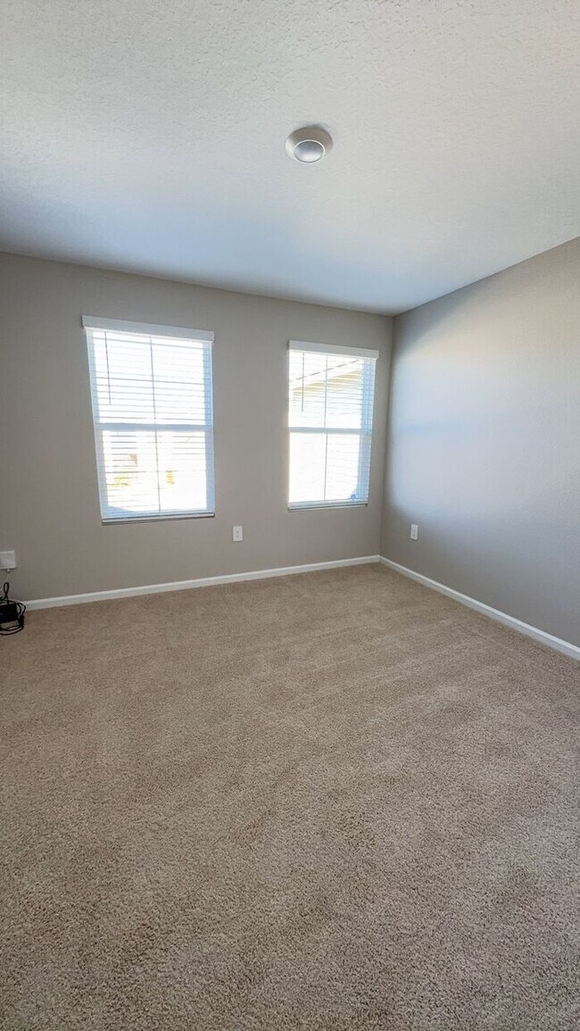 Building Photo - 263 Redbud Rd