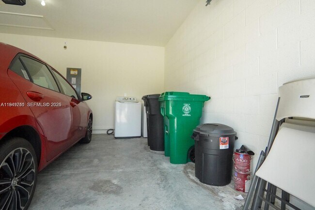 Building Photo - 10770 SW Vasari Way