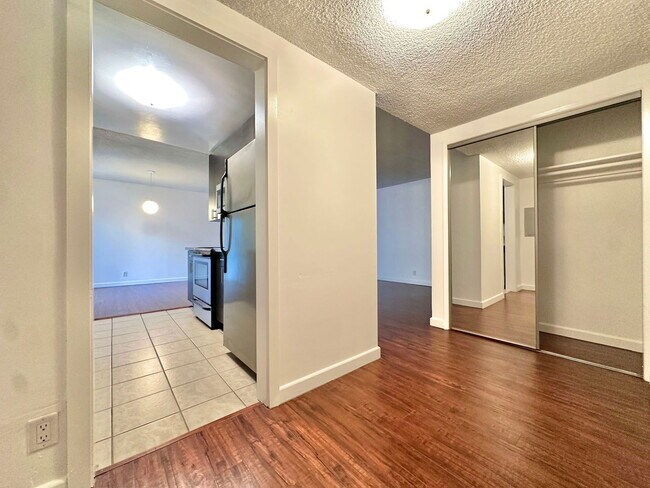 Building Photo - 919 N Alfred St