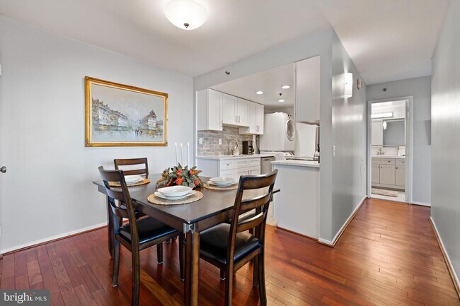 Building Photo - 5911 Edsall Rd