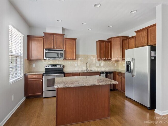 Building Photo - 19036 Lake Breeze Dr