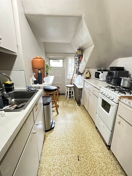 Primary Photo - 70 Quint Ave