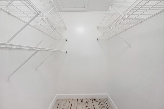 Building Photo - 5214 Stacy St