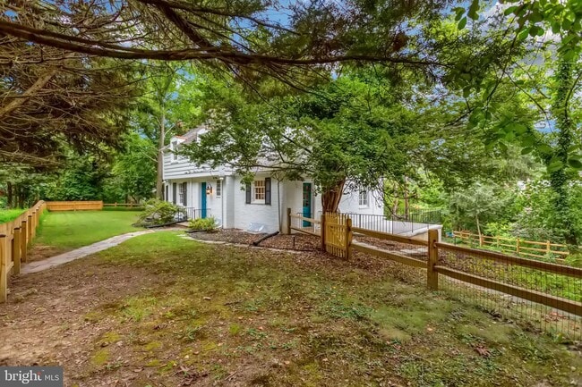 Building Photo - 2441 N Forest Park Ave