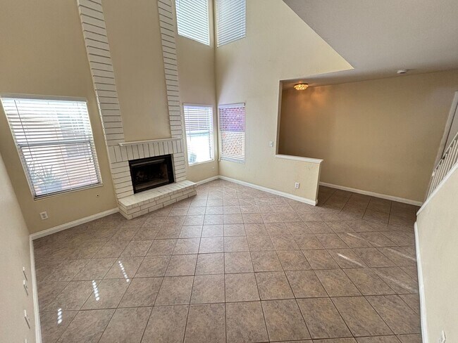 Building Photo - Spacious 3BED/3BATH Two story home located...