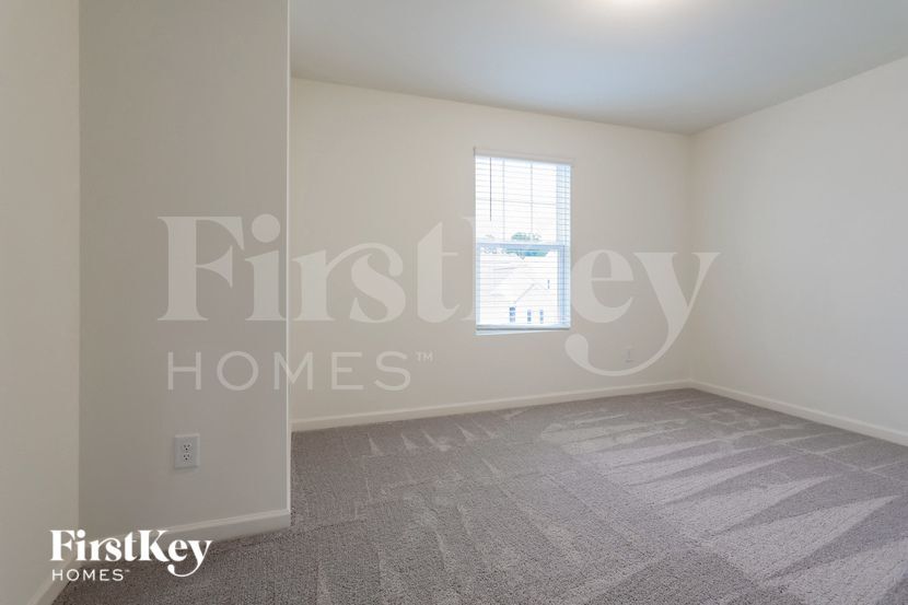 Building Photo - 135 Knightsbridge Ln