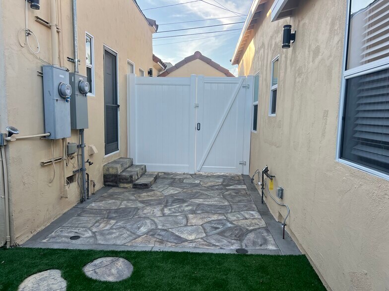 Building Photo - 1444 Alvira St