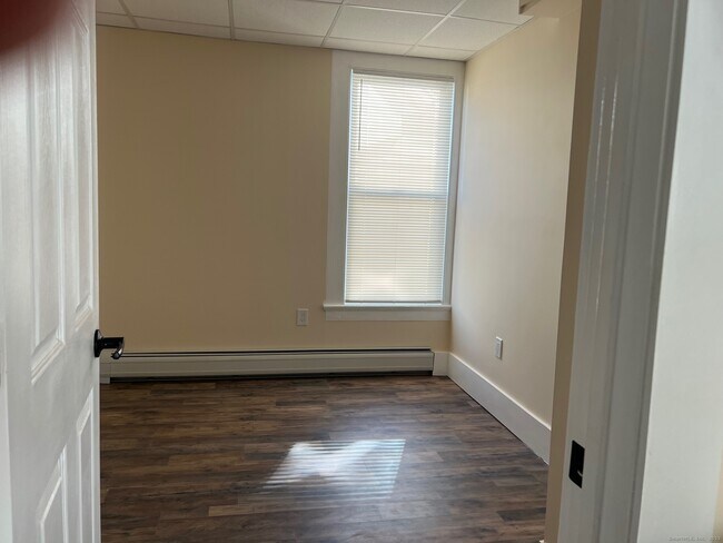 Building Photo - 77 Windsor Ave